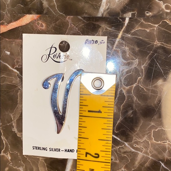 Reverie Am Vintage Sterling Silver Hand Polished Upper Case Letter V Brooch - Picture 3 of 6